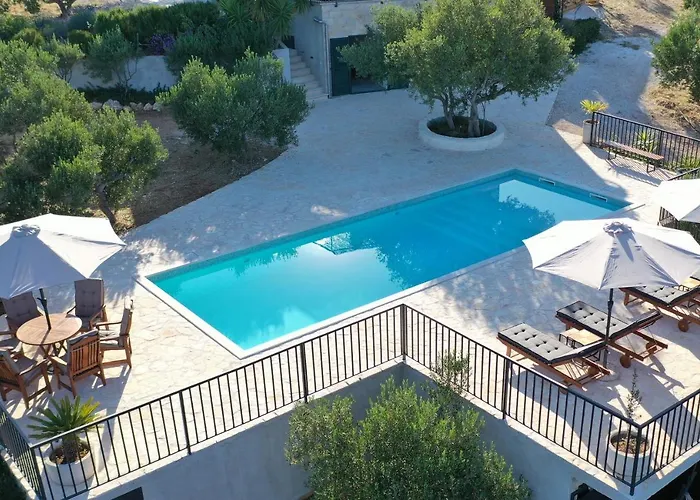 Sunset Hill Villa *