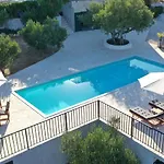 Sunset Hill Villa *
