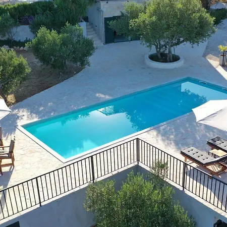 Sunset Hill Villa *